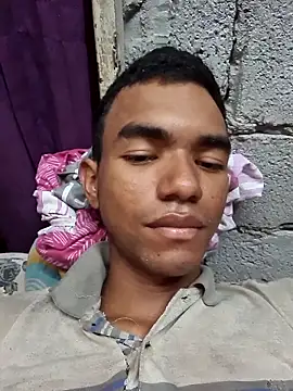 Snapshot of Reynold2608 chatting on 11/17/25, 05:41 Reynold2608 online show from 11/17/25, 05:41