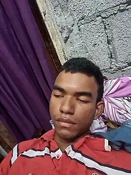 Snapshot of Reynold2608 chatting on 11/19/25, 03:45 Reynold2608 online show from 11/19/25, 03:45