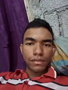 Snapshot of Reynold2608 chatting on 11/21/25, 01:32 Reynold2608 online show from 11/21/25, 01:32