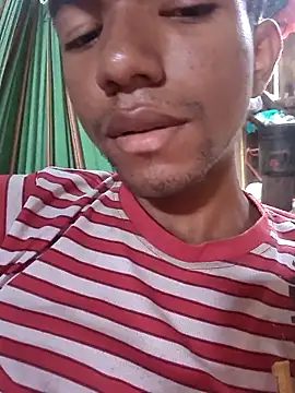 Snapshot of Reynold2608 chatting on 11/23/25, 04:18 Reynold2608 online show from 11/23/25, 04:18