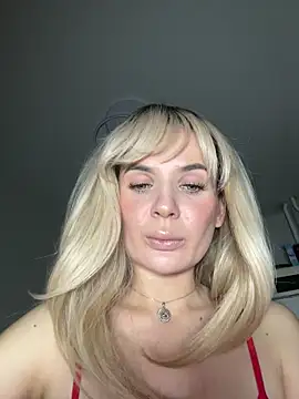 Snapshot of weet_dreamsss chatting on 12/14/25, 03:39 weet dreamsss online show from 12/14/25, 03:39