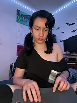 Snapshot of Nina-Chick777 chatting on 06/14/26, 02:24 Nina-Chick777 online show from 06/14/26, 02:24