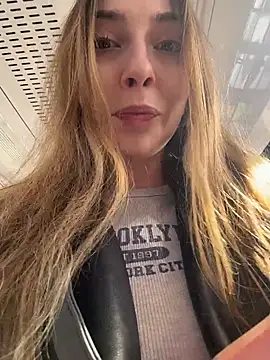 Sunny   Bunny online show from 04/12/26, 11:04