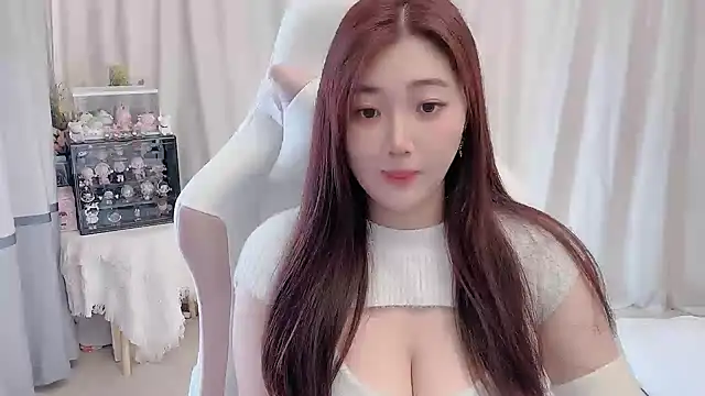 Stars Elyn online show from 12/18/24, 05:04