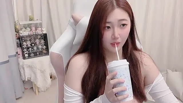 Stars Elyn online show from 12/18/24, 11:45