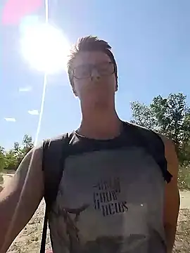 Snapshot of Rosieflo chatting on 09/16/25, 11:33 Rosieflo online show from 09/16/25, 11:33