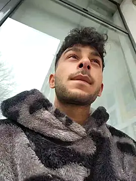 Snapshot of Iulianmarius12 chatting on 03/03/25, 11:33 Iulianmarius12 online show from 03/03/25, 11:33