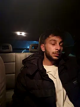 Snapshot of Iulianmarius12 chatting on 02/21/26, 09:05 Iulianmarius12 online show from 02/21/26, 09:05