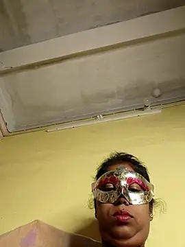 Snapshot of tinabhabhi chatting on 11/15/25, 10:12 tinabhabhi online show from 11/15/25, 10:12