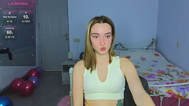 Snapshot of Wild_Sophie_ chatting on 11/27/25, 03:47 Wild Sophie online show from 11/27/25, 03:47