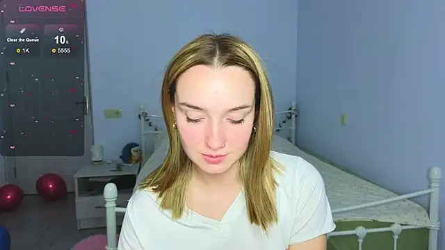 Snapshot of Wild_Sophie_ chatting on 12/03/25, 05:55 Wild Sophie online show from 12/03/25, 05:55