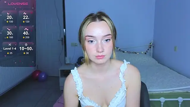 Snapshot of Wild_Sophie_ chatting on 12/04/25, 02:15 Wild Sophie online show from 12/04/25, 02:15