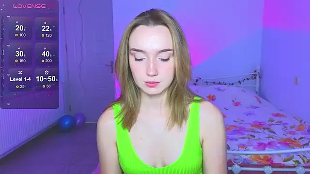 Snapshot of Wild_Sophie_ chatting on 12/17/25, 04:57 Wild Sophie online show from 12/17/25, 04:57