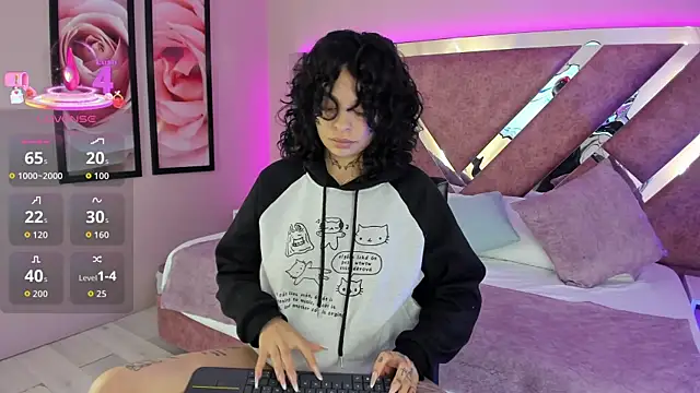 Snapshot of KatherineGomez chatting on 11/15/25, 02:53 KatherineGomez online show from 11/15/25, 02:53