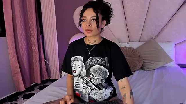 Snapshot of KatherineGomez chatting on 01/17/26, 03:11 KatherineGomez online show from 01/17/26, 03:11