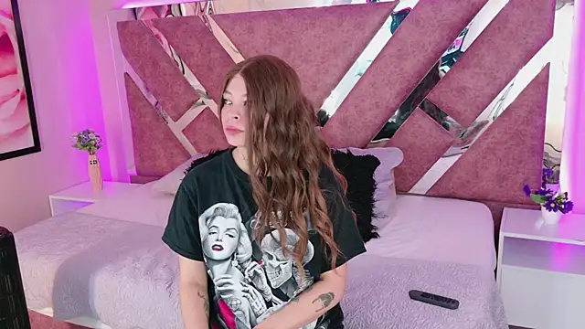 Snapshot of KatherineGomez chatting on 04/06/26, 04:46 KatherineGomez online show from 04/06/26, 04:46