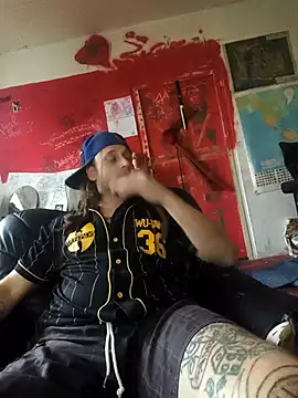 Ozomitro online show from 10/27/25, 02:21