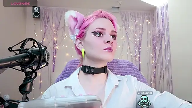 Snapshot of One_Moment_ chatting on 12/02/24, 03:37 One Moment online show from 12/02/24, 03:37