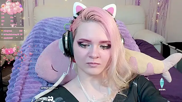 Snapshot of One_Moment_ chatting on 12/17/24, 10:00 One Moment online show from 12/17/24, 10:00