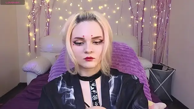 Snapshot of One_Moment_ chatting on 03/05/25, 12:27 One Moment online show from 03/05/25, 12:27