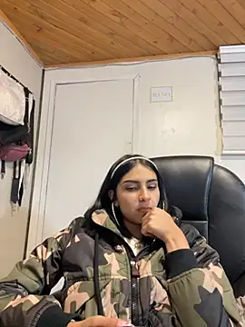 Hilary pinkk online show from 10/31/25, 02:12