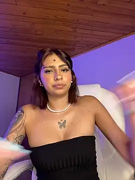 Hilary pinkk online show from 03/10/26, 02:05