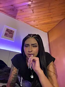 Hilary pinkk online show from 04/05/26, 01:58