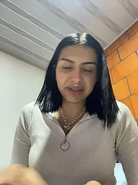 Hilary pinkk online show from 04/17/26, 04:59