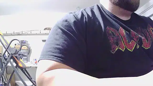 Snapshot of Strong_Bear89 chatting on 02/16/26, 06:59 Strong Bear89 online show from 02/16/26, 06:59