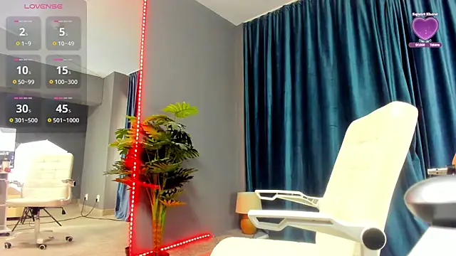 Snapshot of LaurynCopper chatting on 10/06/25, 06:00 LaurynCopper online show from 10/06/25, 06:00