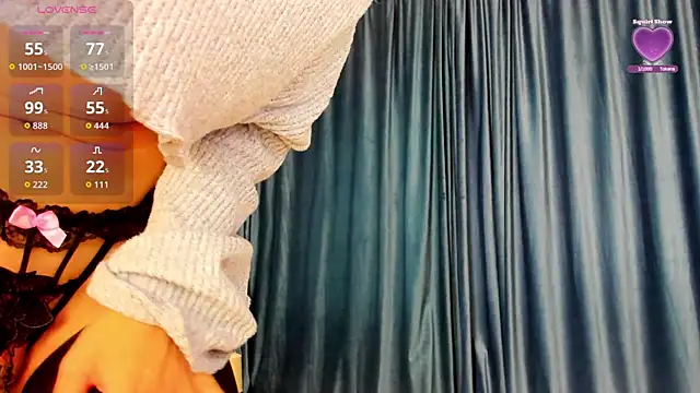 Snapshot of LaurynCopper chatting on 10/10/25, 06:12 LaurynCopper online show from 10/10/25, 06:12