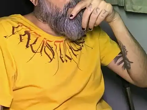 Snapshot of cabine103 chatting on 09/26/25, 01:31 cabine103 online show from 09/26/25, 01:31