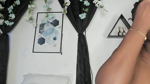 Khenta Michells online show from 03/25/26, 10:32