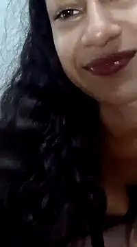 Snapshot of yummi__priv chatting on 03/11/25, 06:21 yummi priv online show from 03/11/25, 06:21