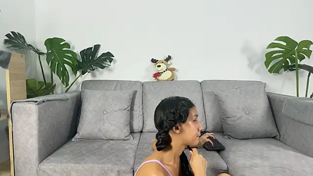 Snapshot of Antonella_and_axel_ chatting on 12/08/24, 06:54 Antonella and axel  online show from 12/08/24, 06:54