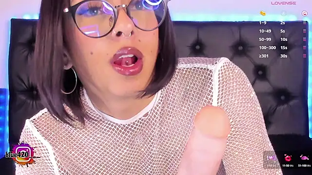 Skyler  blue4 online show from 01/31/25, 12:39