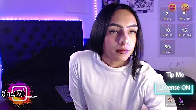 Skyler  blue4 online show from 11/11/25, 10:43