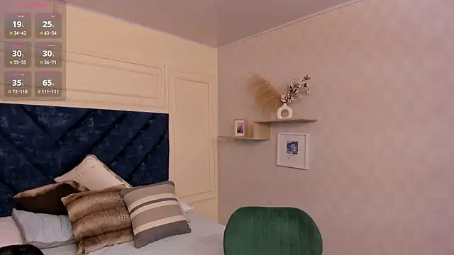 Snapshot of Charlotte_Mayer chatting on 10/24/25, 11:28 Charlotte Mayer online show from 10/24/25, 11:28