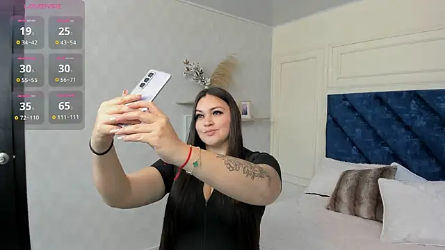 Snapshot of Charlotte_Mayer chatting on 12/05/25, 11:30 Charlotte Mayer online show from 12/05/25, 11:30