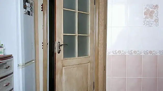 Snapshot of Ettie_Tonia chatting on 02/15/25, 10:33 Ettie Tonia online show from 02/15/25, 10:33