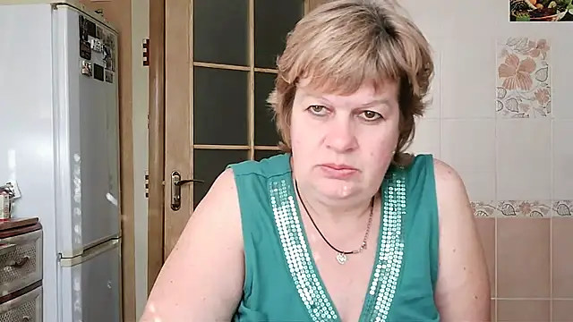 Snapshot of Ettie_Tonia chatting on 02/17/25, 12:59 Ettie Tonia online show from 02/17/25, 12:59