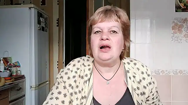 Snapshot of Ettie_Tonia chatting on 03/06/25, 02:40 Ettie Tonia online show from 03/06/25, 02:40