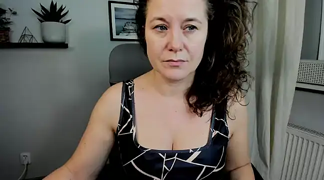 OLIVIA lux online show from 12/12/24, 03:48