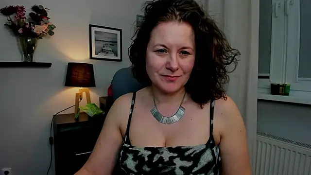 OLIVIA lux online show from 03/18/25, 05:21