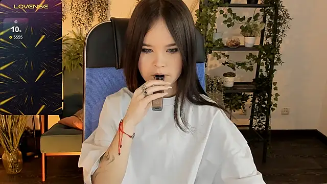 Elainebeness online show from 12/13/25, 07:53