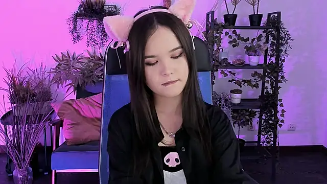 Elainebeness online show from 12/17/25, 08:15