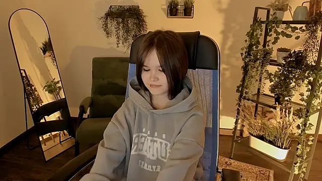 Elainebeness online show from 04/12/26, 10:15