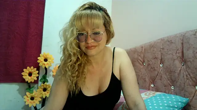 Snapshot of taylor198115 chatting on 01/05/25, 07:49 taylor198115 online show from 01/05/25, 07:49