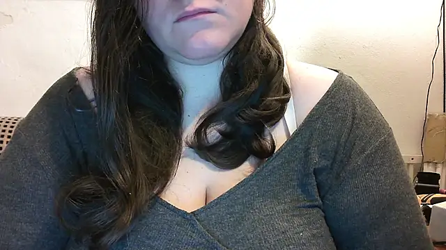 Snapshot of Maebi chatting on 01/07/25, 09:46 Maebi online show from 01/07/25, 09:46