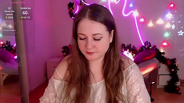 Snapshot of LizzyShine chatting on 12/30/24, 11:06 LizzyShine online show from 12/30/24, 11:06